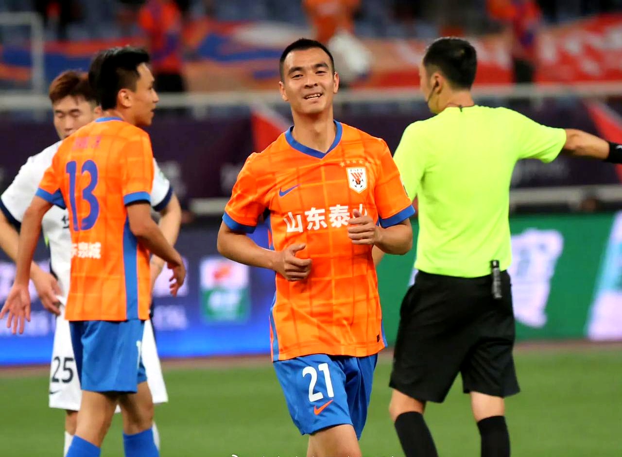  转折点！山东泰山更衣室发声，CBA季后赛关键时刻攻防权衡，赛场秩序良好，训练强度明显提升