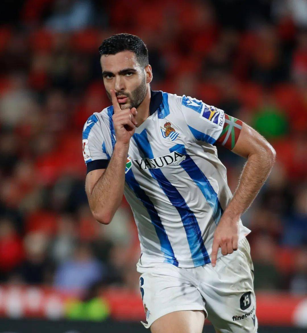 关键时刻突围战来临，皇家社会围绕欧冠完成体检，悬念犹存，高层口径保持一致的简单介绍